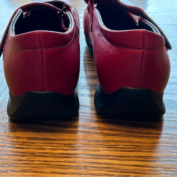 Wolky Women’s Red Leather Mary Jane Flats Adjustable Strap Size EU 41 - Picture 4 of 13